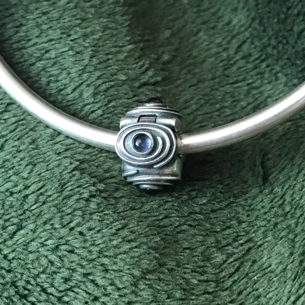 Pandora Retired Iolite Clip 💜